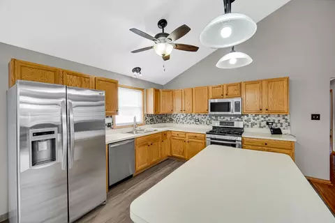 Kitchen - 13 Sunset Ct, Steger, IL 60475 photo 2 of 3