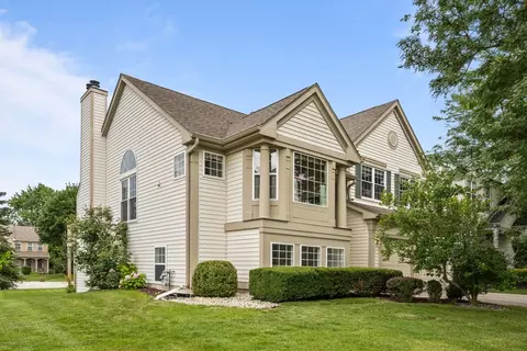 6121 Brookstone Pl, Gurnee, IL 60031