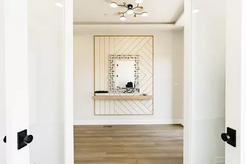 Entry Way - 1906 Lee St, Des Plaines, IL 60018 photo 5 of 10