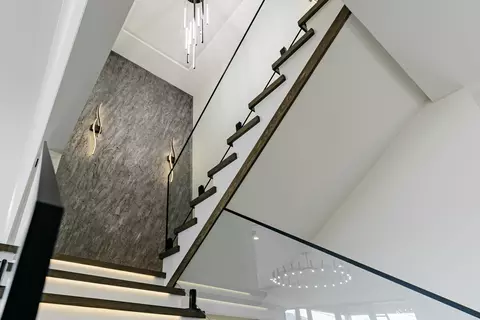 Entry Way - 1906 Lee St, Des Plaines, IL 60018 photo 7 of 10