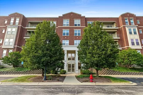 660 Prestwick Ln #208, Wheeling, IL 60090