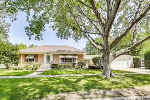 700 E Busse Ave, Mount Prospect, IL 60056