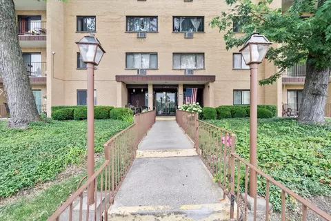 6670 S Brainard Ave #303, Countryside, IL 60525