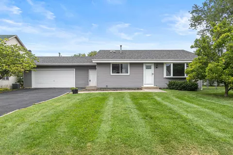1 N210 Darling St, Carol Stream, IL 60188