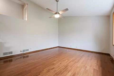 1 N210 Darling St, Carol Stream, IL 60188 photo 2