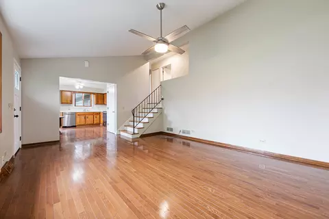 1 N210 Darling St, Carol Stream, IL 60188 photo 4