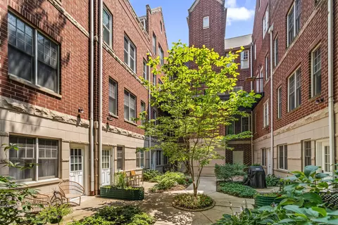 3951 N Hermitage Ave #C, Chicago, IL 60613