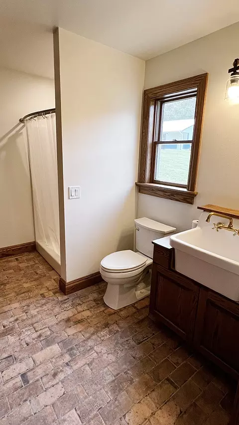 Bath - 15501 Bishop Rd, Morrison, IL 61270 photo 1 of 5