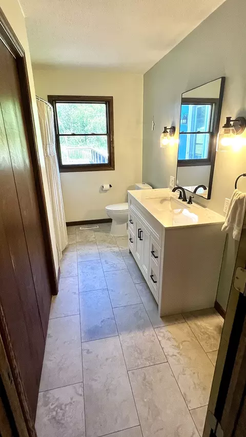 Bath - 15501 Bishop Rd, Morrison, IL 61270 photo 2 of 5