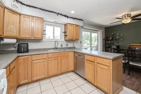 4910 Willow Ln, Mchenry, IL 60050 photo 6