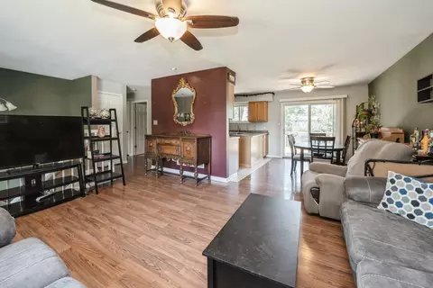 4910 Willow Ln, Mchenry, IL 60050 photo 3