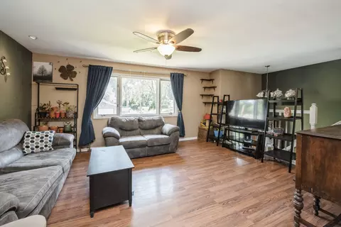 4910 Willow Ln, Mchenry, IL 60050 photo 2