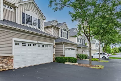 154 Timber Trails Blvd, Gilberts, IL 60136