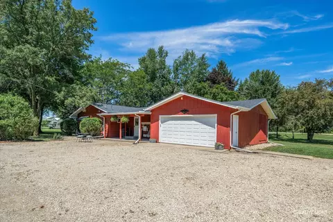 400 Water St, Earlville, IL 60518