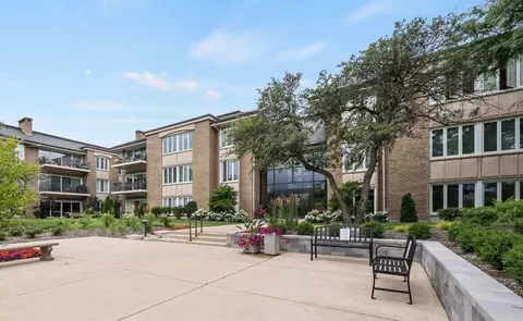 1 Oak Brook Club Dr #A307, Oak Brook, IL 60523
