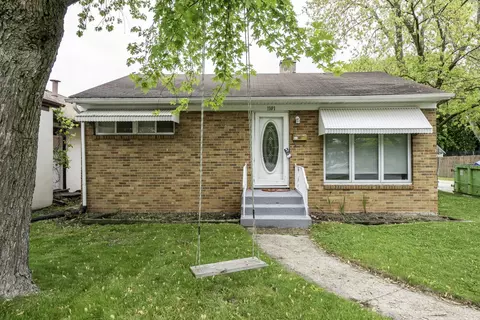 1101 Pine St, Waukegan, IL 60085