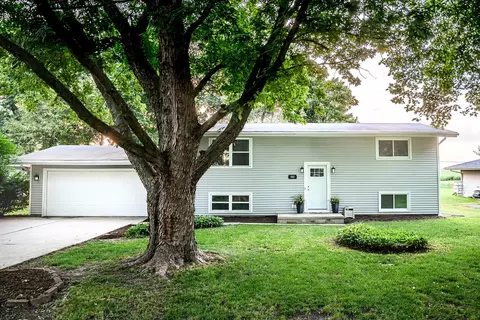 502 S East St, Hudson, IL 61748