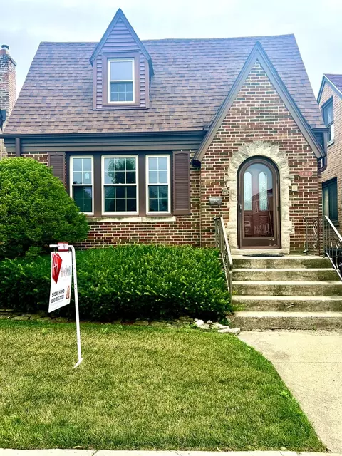 7013 W Cornelia Ave, Chicago, IL 60634