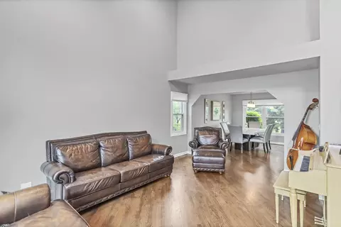 840 Kylemore Dr, Des Plaines, IL 60016 photo 8