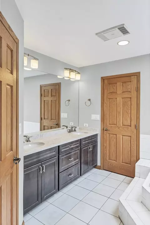 840 Kylemore Dr, Des Plaines, IL 60016 photo 33