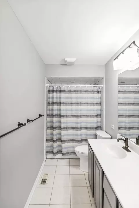 840 Kylemore Dr, Des Plaines, IL 60016 photo 39