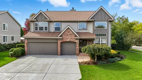 10 Montclair Dr, Cary, IL 60013