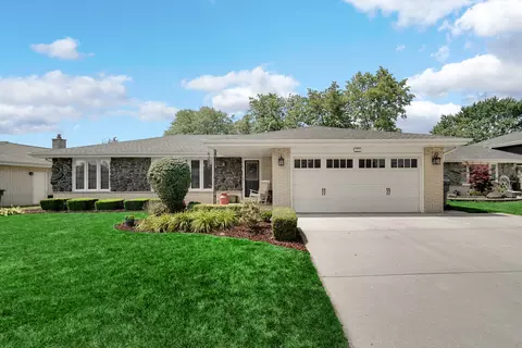 7717 Palm Dr, Orland Park, IL 60462