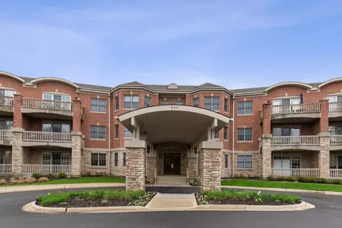 940 Augusta Way #212, Highland Park, IL 60035