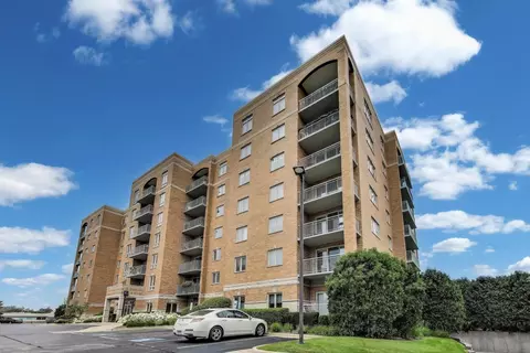 6815 N Milwaukee Ave #708, Niles, IL 60714