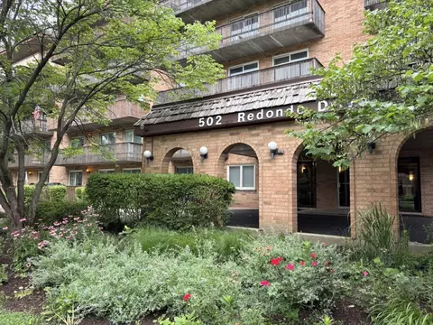 502 Redondo Dr #112, Downers Grove, IL 60516