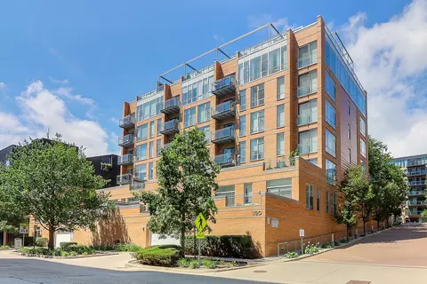 1720 Oak Ave #610, Evanston, IL 60201