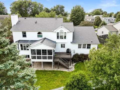 3 Red Stone Ct, Bloomington, IL 61704 photo 2