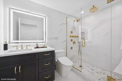 Bath - 180 E Pearson St #4606, Chicago, IL 60611 photo 4 of 7