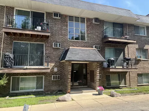 215 S Hale St #8A, Addison, IL 60101