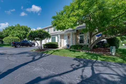 3190 Anton Dr, Aurora, IL 60504