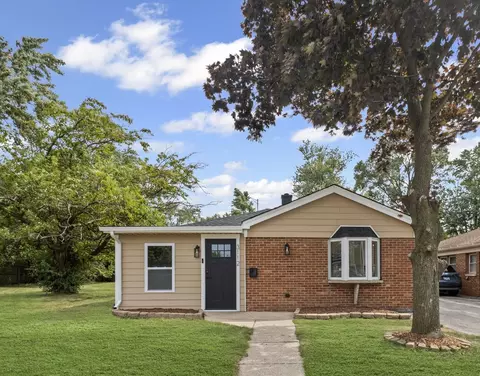 3112 W Whipple Dr, Merrionette Park, IL 60803