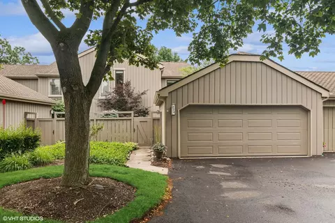 224 Bluff Ct, Lake Barrington, IL 60010