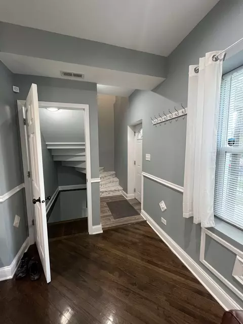 Entry Way - Undisclosed, Chicago, IL 60651 photo 1 of 2