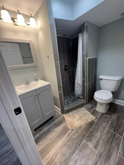Bath - Undisclosed, Chicago, IL 60651 photo 5 of 5