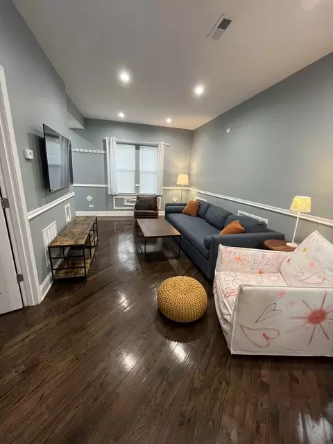 Living - Undisclosed, Chicago, IL 60651 photo 1 of 1