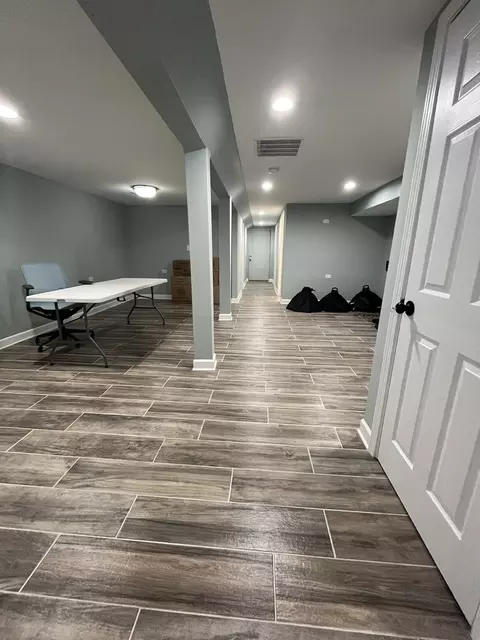 Entry Way - Undisclosed, Chicago, IL 60651 photo 2 of 2