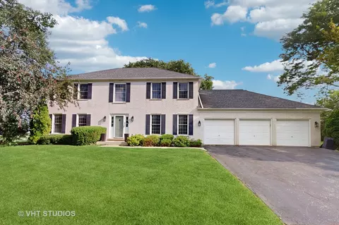 900 Holly Ct, Sleepy Hollow, IL 60118