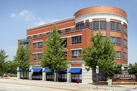 450 Village Center Dr #217, Burr Ridge, IL 60527