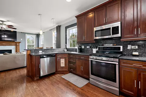 Kitchen - 2002 Sandstone Trl, Kankakee, IL 60901 photo 3 of 3