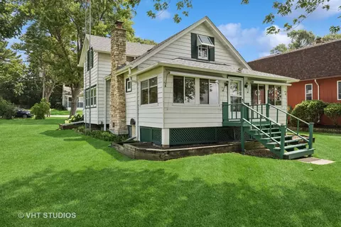 3607 E Lake Shore Dr, Wonder Lake, IL 60097
