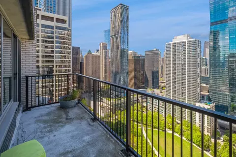 400 E Randolph St #3918, Chicago, IL 60601 photo 10