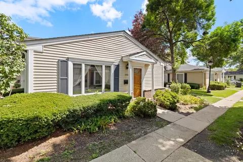 1532 Cove Dr #243A, Prospect Heights, IL 60070