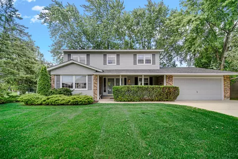 221 Yarmouth Rd, Elk Grove Village, IL 60007