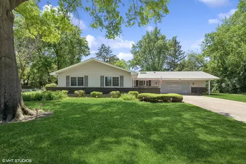 3071 Plum Island Dr, Northbrook, IL 60062