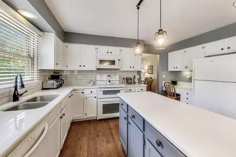 Kitchen - 1113 Deep Woods Dr, Elgin, IL 60120 photo 2 of 3